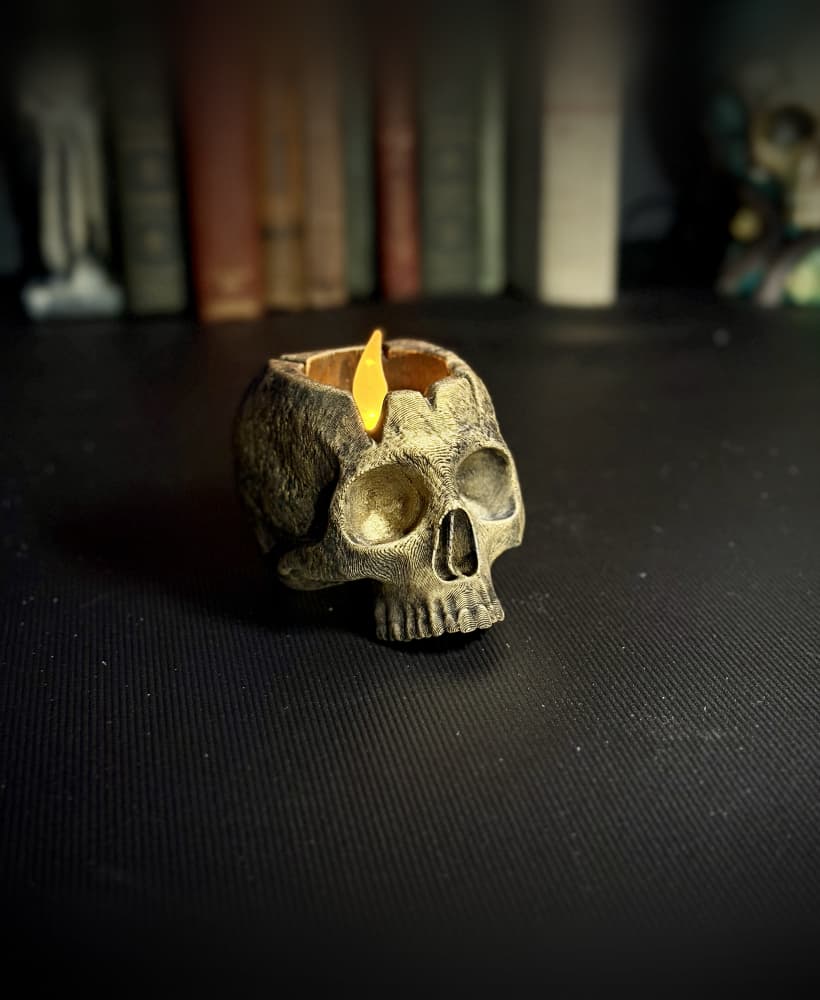Skull tealight candle holder