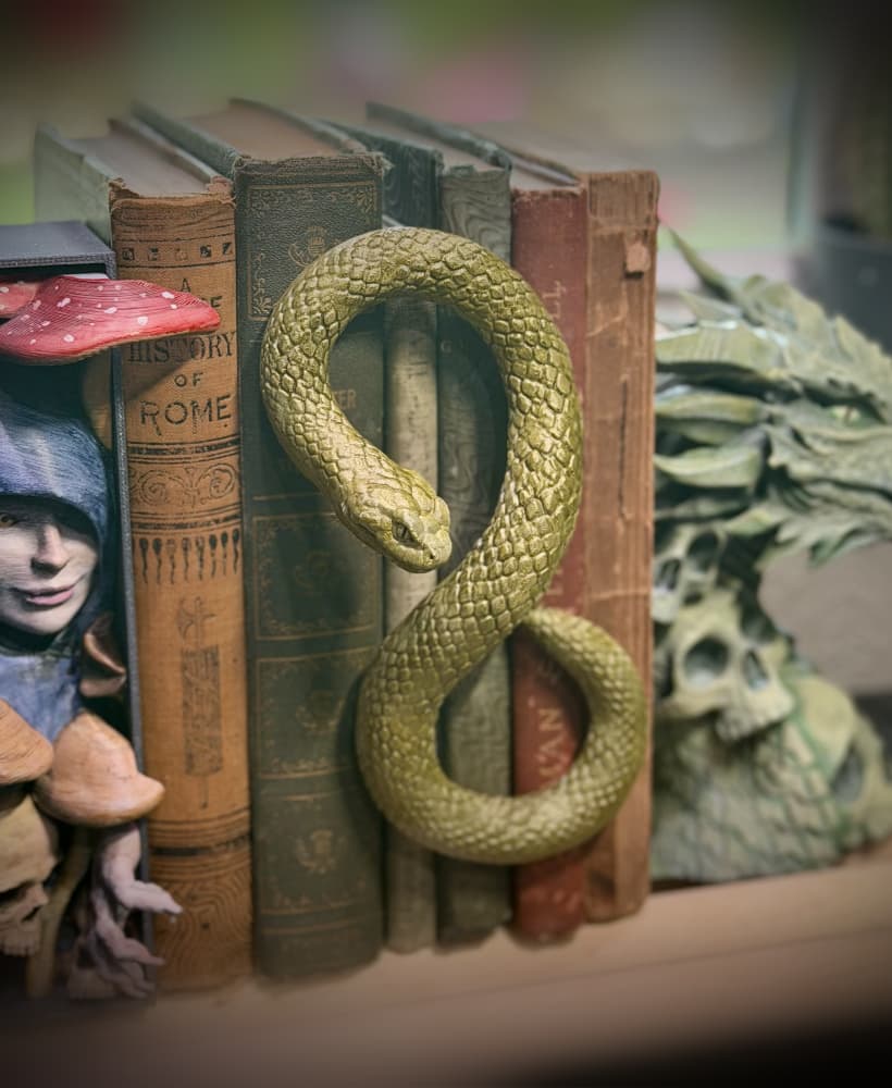 Snake spine hugger