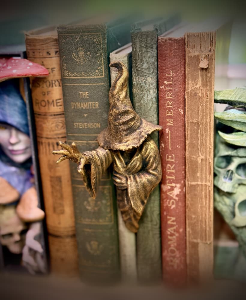 Witch spine hugger