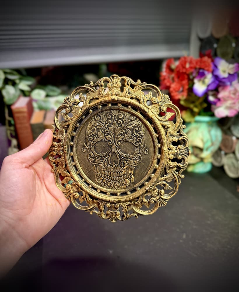 Gothic wall frame and spine hugger display