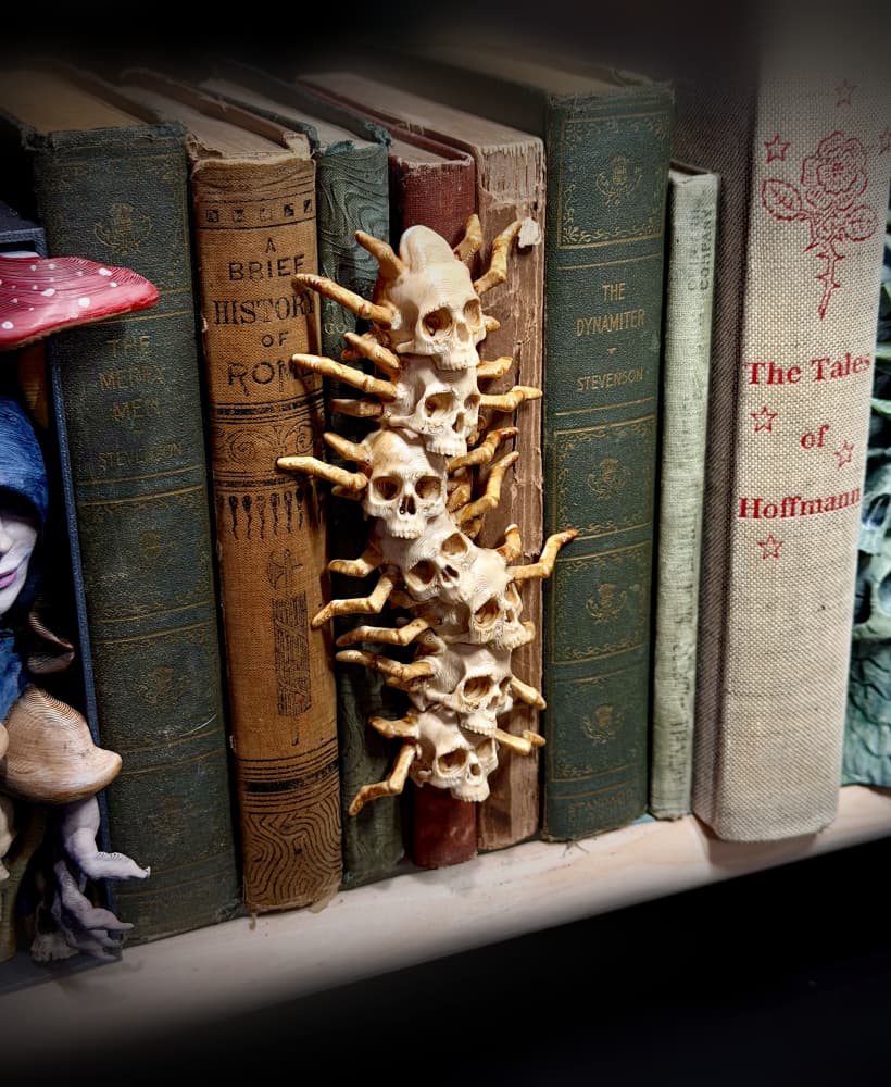 Skull centipede spine hugger