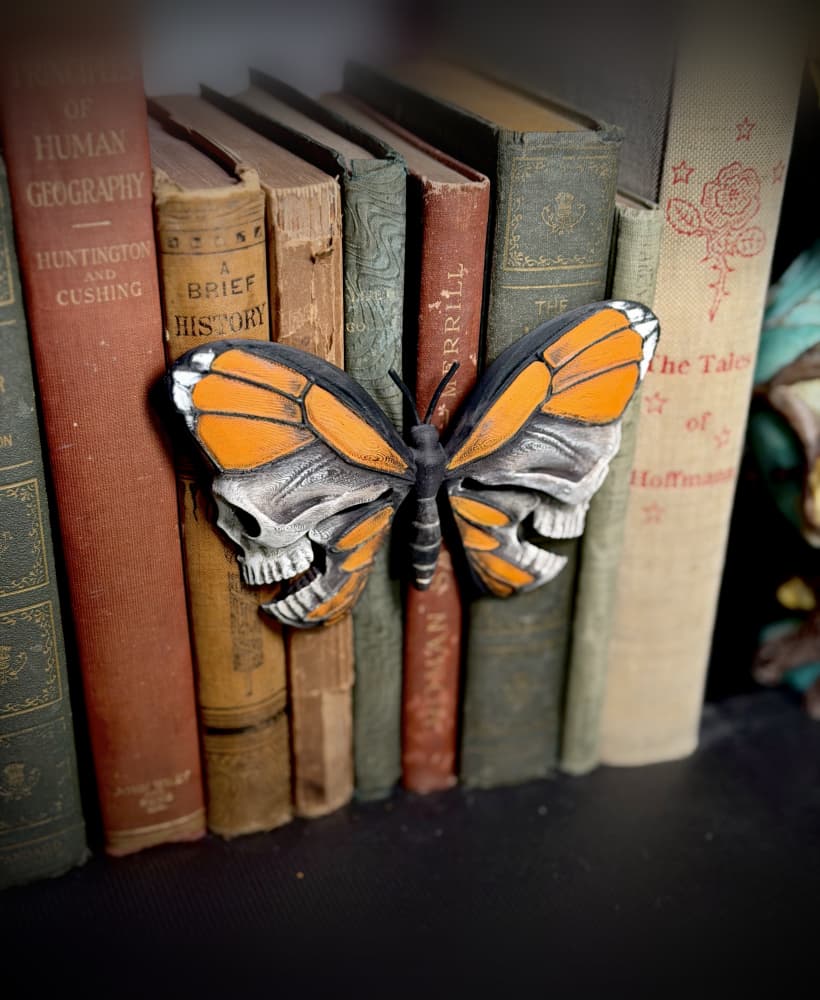Skull butterfly spine hugger.stl