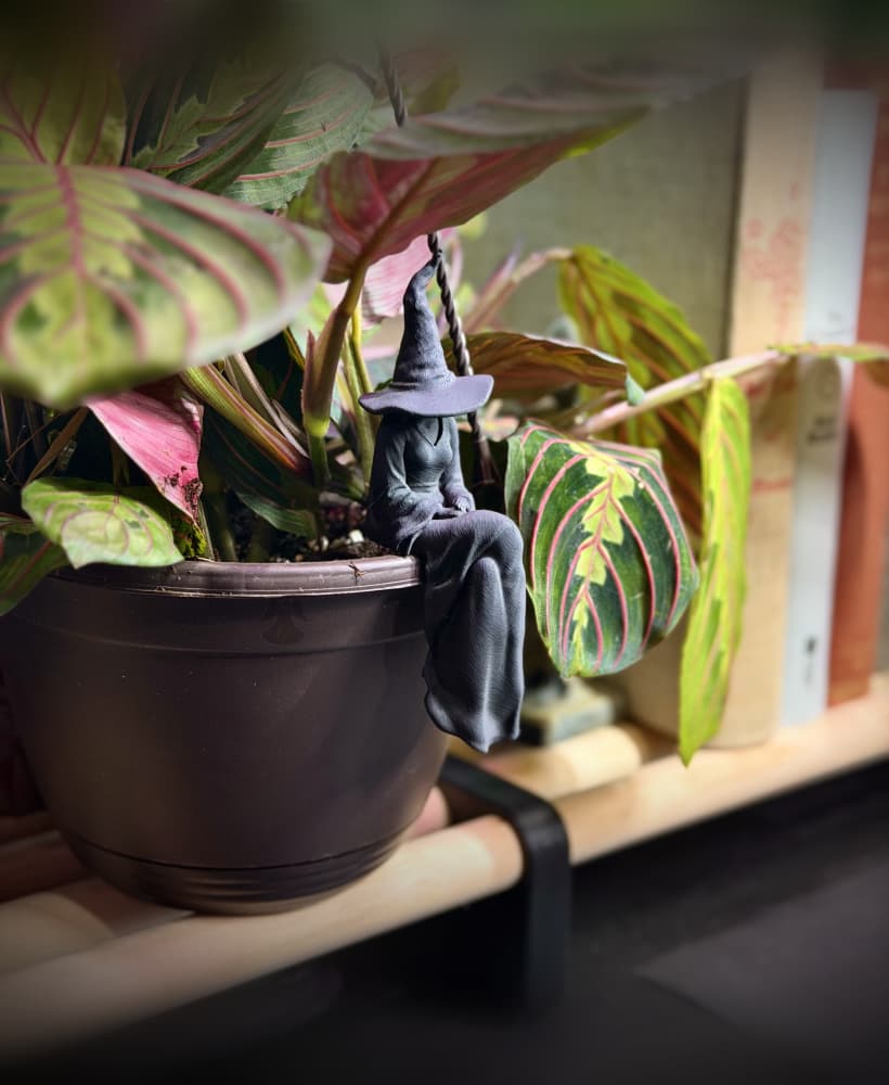 Witch shelf sitter