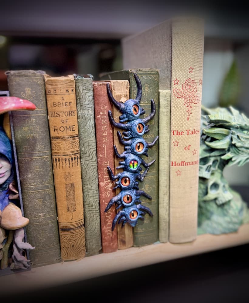 Eldritch centipede spine hugger