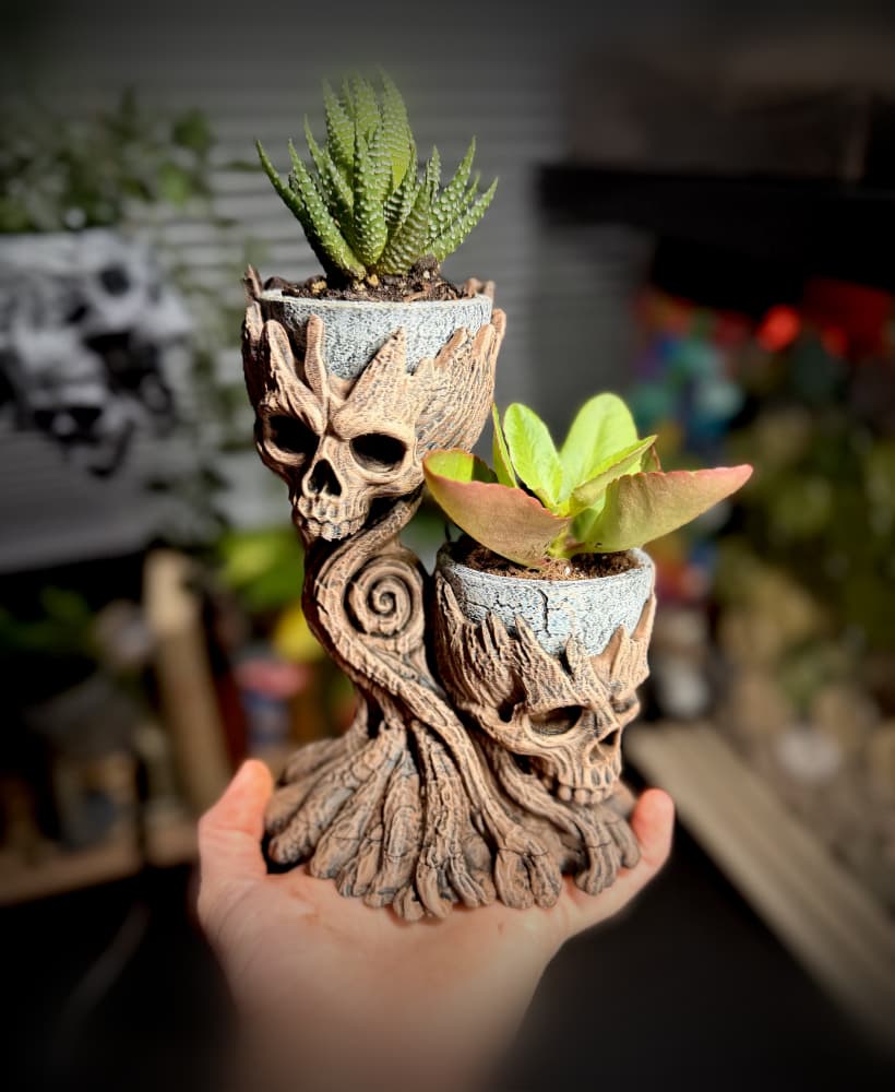 Skull wood planter