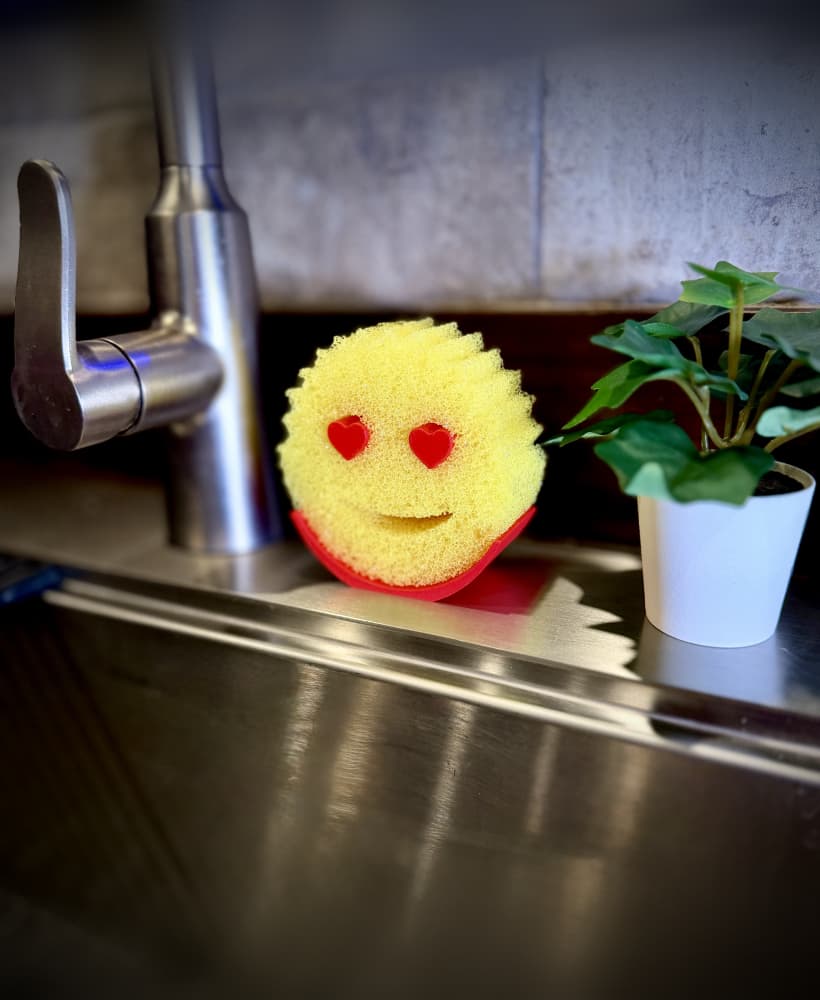 Heart eyes scrub daddy holder