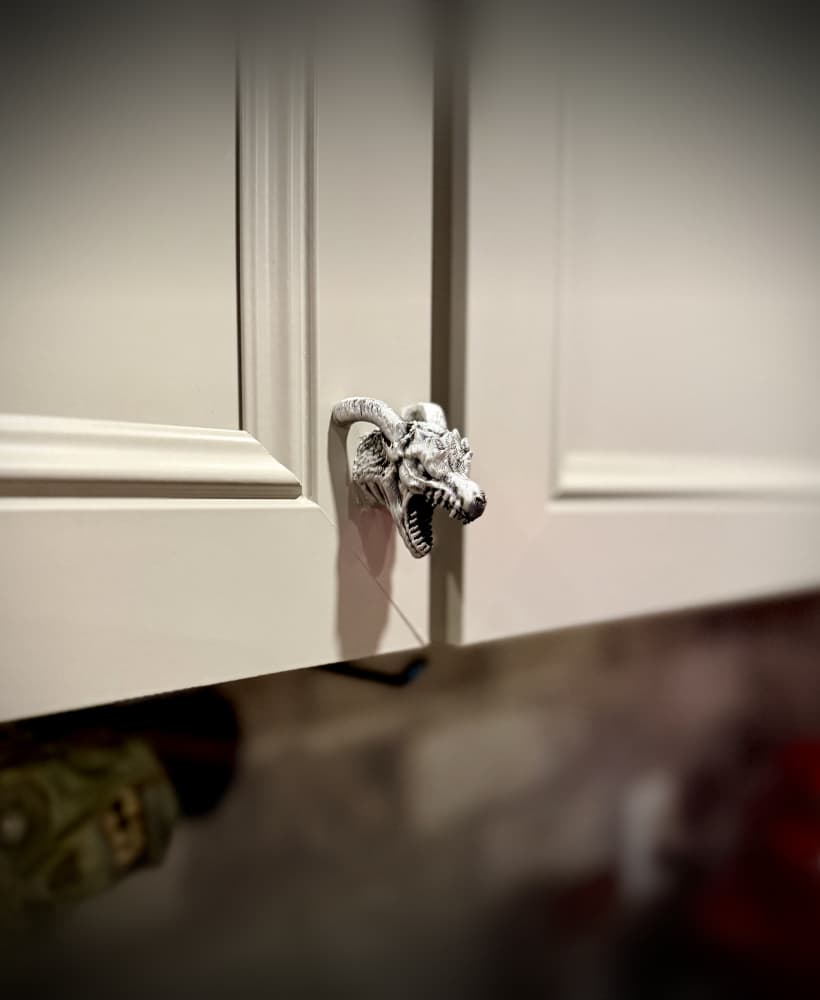Dragon drawer pull